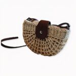 À la recherche de la petite merveille qui fera la différence cet été ? Ne passez pas à côté de notre magnifique sac bandoulière bohème en paille ! Ce petit bijou est l'accessoire idéal pour affirmer votre style et ajouter une touche élégante à votre look !