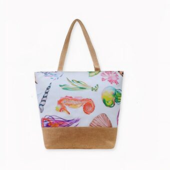 Vous êtes à la recherche du sac parfait pour profiter de la plage cet été ? Ne loupez pas notre superbe sac de plage à fleurs bandoulière ! Conçu spécialement pour les femmes qui aiment être élégante et décontractée à la fois, ce sac est fait pour vous !