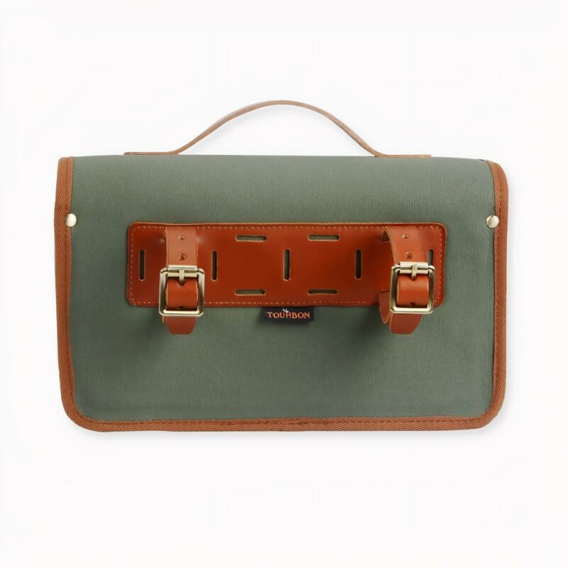 Sacoche pliable de guidon pour vélo ou moto sur fond gris clair.