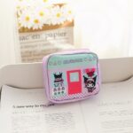 Sac de rangement serviettes hygiéniques pour femme sur une table