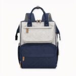 Plus besoin de jongler avec votre bébé et toutes vos affaires lorsque vous êtes en déplacement ! Ce sac à dos imperméable multifonctionnel pour maman a été conçu dans un souci de commodité. Il a une grande capacité pour accrocher les poussettes de bébé, de sorte que vous pouvez facilement prendre tout ce dont vous avez besoin avec vous tout en gardant les mains libres.