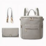 Vous recherchez un sac de rangement pour poussette élégant et pratique qui vous facilitera la vie en tant que parent ? Ne cherchez pas plus loin que le sac de rangement pour poussette en similicuir ! Ce superbe sac est fabriqué en cuir PU de haute qualité et est livré avec un coussin à langer, ce qui en fait la solution parfaite pour ranger tous les éléments essentiels pour le soin de votre bébé lors de vos déplacements.