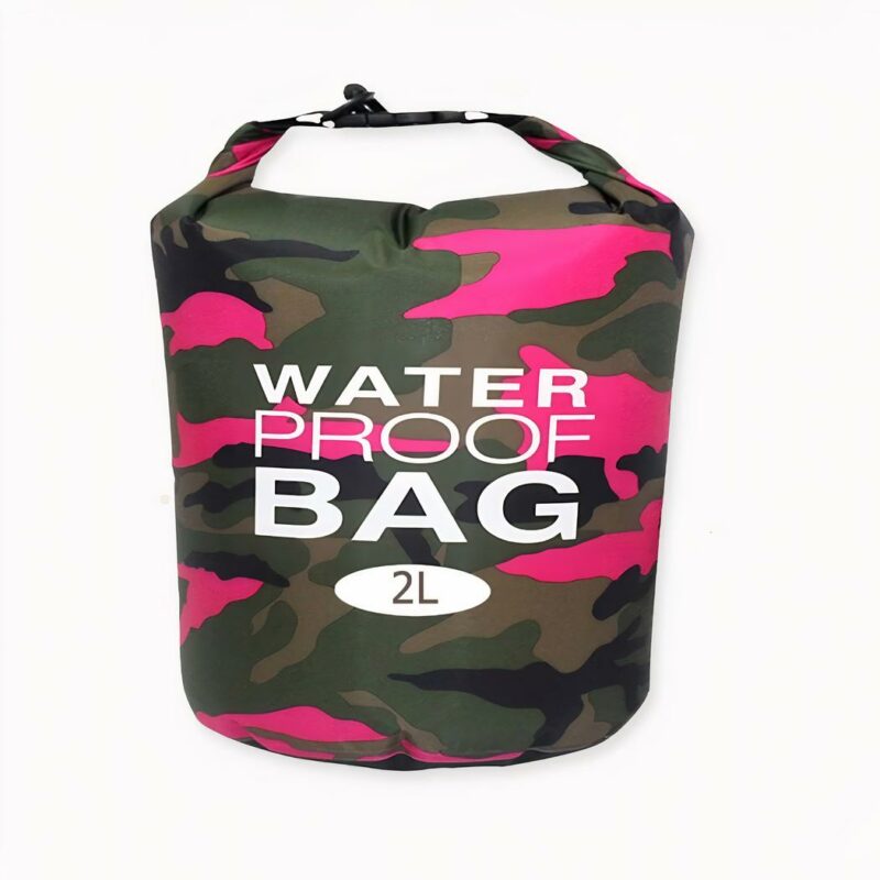Vous êtes à la recherche d'un sac à dos solide et fiable qui puisse garder vos affaires au sec et en sécurité pendant vos activités aquatiques ? Notre mini sac imperméable camouflage de 2L est fait pour vous !