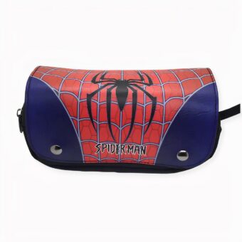 Trousse scolaire rectangulaire bleu et rouge avec une araignée noir sur le rabat à pressions.