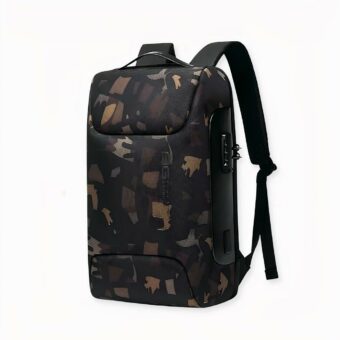 Le sac à dos ergonomique de luxe camouflage est l'accessoire parfait pour l'homme ou la femme moderne en déplacement. Son design épuré et ses bretelles confortables en font l'accessoire idéal pour transporter tous vos essentiels, tandis que son imprimé camouflage vous assure un look toujours élégant.