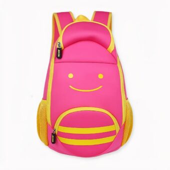 Lorsqu'il s'agit de mode et de fonctionnalité, notre sac à dos ergonomique pour enfant rose  fait mouche ! Son design rose chic est parfait pour les enfants qui veulent s'affirmer, tandis que sa conception ergonomique assure un confort et un soutien optimaux. Fabriqué à partir de matériaux durables, ce sac à dos est conçu pour durer et résister aux rigueurs d'une utilisation quotidienne. Le compartiment principal spacieux est idéal pour transporter des manuels scolaires, des cahiers et d'autres éléments essentiels, tandis que la poche frontale zippée offre un rangement pratique pour les petits objets. Les bretelles sont réglables afin de s'adapter à la morphologie de chaque enfant, et le panneau arrière rembourré assure un confort maximal lors du transport. Pour plus de commodité, le sac à dos est également doté d'une bande réfléchissante, parfaite pour la sécurité lors des déplacements. Si vous recherchez un sac à dos à la fois élégant et pratique, notre sac à dos ergonomique rose pour enfants est le choix idéal !