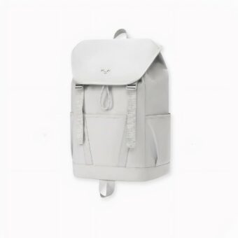 Vous recherchez un nouveau sac à dos qui a tout pour plaire ? Découvrez notre sac à dos ergonomique étanche de grande capacité de couleur grise ! Ce sac à dos est parfait pour tous ceux qui recherchent le style, le confort et la fonctionnalité. La conception ergonomique de ce sac à dos signifie qu'il sera confortable à porter, même en portant un poids important. Le rembourrage des bretelles et du panneau arrière permet d'éviter les douleurs aux épaules et au dos, même si vous portez des manuels scolaires ou des équipements de randonnée lourds. Et la grande capacité signifie que vous pourrez ranger tout ce dont vous avez besoin, que ce soit pour une randonnée d'une journée ou pour un voyage d'une semaine. Oh, et avons-nous mentionné qu'il est également étanche ? Cela signifie que vos affaires resteront au sec, quel que soit le temps qu'il fait dehors. Que vous soyez pris dans une averse soudaine ou que vous fassiez une randonnée dans une forêt humide, vos affaires resteront bien au sec. Alors si vous cherchez un sac à dos polyvalent, confortable et élégant, ne cherchez pas plus loin que notre sac à dos ergonomique imperméable de grande capacité gris !