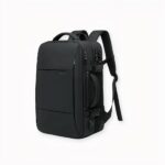 Ce sac à dos valise étanche pour ordinateur portable est le compagnon idéal pour les voyageurs et les travailleurs en déplacement. Conçu avec des matériaux de qualité supérieure, il offre une protection durable contre l'humidité et les intempéries.