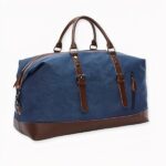 Sac de voyage homme fourre-tout en toile bleu et marron avec un fond blanc