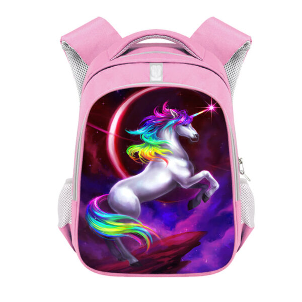 Sac à dos de CP pour enfant, rose, avec une photo de licorne multicolore qui cabre sur la poche avant, présenté sur fond blanc