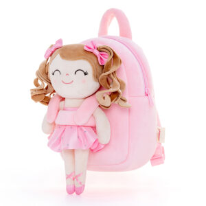 sac à dos de CP pour enfant , rose avec sur le devant une poupée en peluche d'une petite fille habillée en petite danseuse de ballet, et souriant les yeux fermés