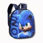 Petit sac à dos bleu à coque rigide pour enfant à l'effigie de Sonic, sur fond gris clair