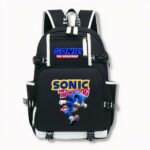 Sac à dos noir à l'effigie du personnage Sonic, avec chargeur intégré, sur fond gris clair