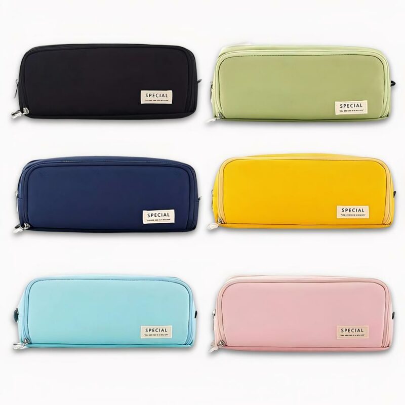 Photo de six trousses de couleurs différentes. En haut, il y a une noire et une verte. Au milieu Une bleue et une jaune. En bas, une bleue et une rose. Elles sont simples avec une fermeture éclair. Le fond de l'image est gris clair.