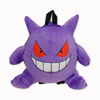 Photo d'un sac à dos Pokémon, Le Pokémon se nomme Ectoplasma, il est violet avec des yeux rouges malicieux, avec un sourire qui parait méchant. Son corps est rond avec quatre pattes et deux cornes sur sa tête. On aperçoit derrière lui les bretelles noires et une poignée noire au-dessus de sa tête. Le tout sur un fond gris clair.