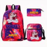 Ensemble de trois pièces Naruto dans les tons violet et rose : un sac à dos à gauche avec une poche avant et des motifs Naruto, une trousse en haut à droite et un sac à bandoulière en bas à droite. Le tout assorti.