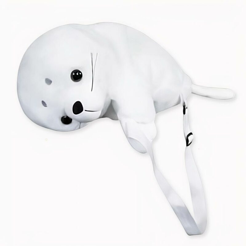 Petit sac à dos pour enfant en forme de bébé phoque blanc.