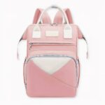 Sac à dos rose pour maman avec le prénom Olivia écrit sur le devant, sur fond gris clair
