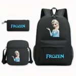 Sac à dos noir à l'effigie de la reine des neiges accompagné d'une trousse noire et d'une petite sacoche noire.