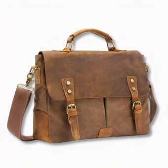 Cartable marron style forestier en bandoulière pour homme, sur fond gris clair