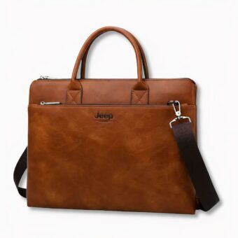 Sac cartable en bandoulière marron pour homme, sur fond gris clair