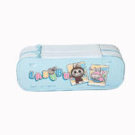 Trousse scolaire style Labubu à deux compartiments zippés de couleur bleu clair. Sur fond blanc crème.