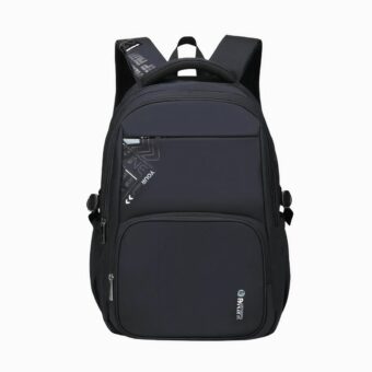 Sac à dos noir pour enfant, vu de face, avec design sobre et poches zippées sur l'avant, sur fond neutre.