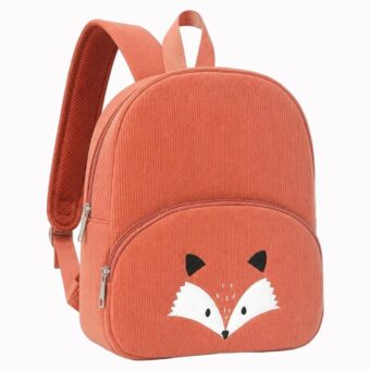 Un sac à dos maternelle au motif renard roux charmant orange avec petites oreilles noires et visage de renard, posé sur fond blanc.