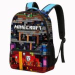Un sac à dos Minecraft aux décors du monde souterrain et Nether coloré, avec des bretelles noires et des scènes du jeu sur le devant.