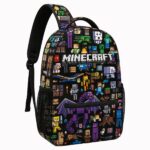 Un sac à dos Minecraft avec personnages pixelisés en plusieurs styles, noir, rempli de petits personnages colorés et d’un grand logo Minecraft sur le devant.